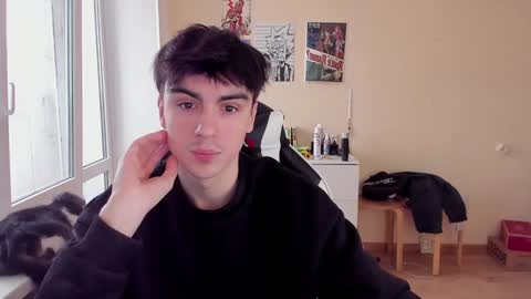 Snapshot of stralght_twinks chatting on 02/05/25, 12:49 Ray online show from 02/05/25, 12:49