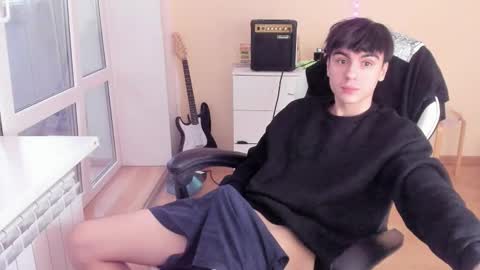 Snapshot of stralght_twinks chatting on 02/12/25, 01:59 Ray online show from 02/12/25, 01:59