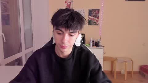 Snapshot of stralght_twinks chatting on 02/13/25, 03:14 Ray online show from 02/13/25, 03:14