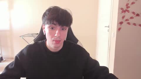 Snapshot of stralght_twinks chatting on 03/09/25, 11:03 Ray online show from 03/09/25, 11:03