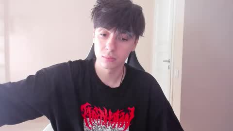 Snapshot of stralght_twinks chatting on 09/18/25, 10:28 Ray online show from 09/18/25, 10:28