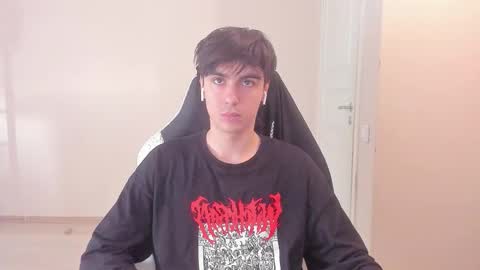 Snapshot of stralght_twinks chatting on 09/30/25, 06:51 Ray online show from 09/30/25, 06:51