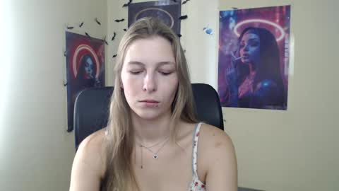 Snapshot of stranger_giirl chatting on 07/14/26, 06:07 Amalia online show from 07/14/26, 06:07