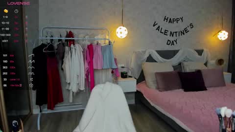 Laura online show from 02/15/26, 02:30