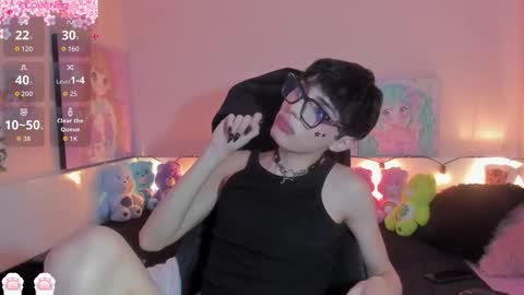 strawberry_kitty_ online show from 02/14/26, 04:31