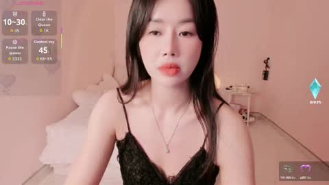 strawberry_loveee online show from 09/13/25, 05:13