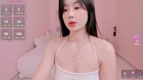 strawberry_loveee online show from 09/16/25, 05:14