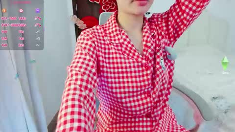 Snapshot of strawberry_loveee chatting on 02/21/26, 05:14 strawberry_loveee online show from 02/21/26, 05:14