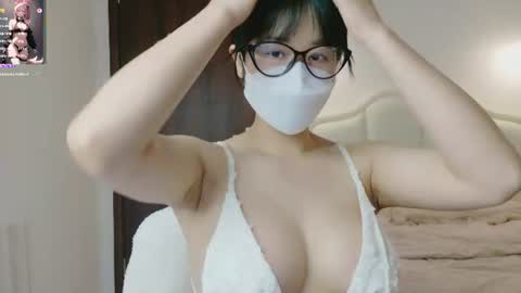 Snapshot of strawberry_loveee chatting on 07/15/26, 01:55 strawberry_loveee online show from 07/15/26, 01:55
