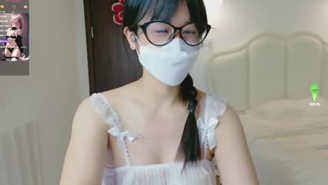 Snapshot of strawberry_loveee chatting on 07/28/26, 03:21 strawberry_loveee online show from 07/28/26, 03:21