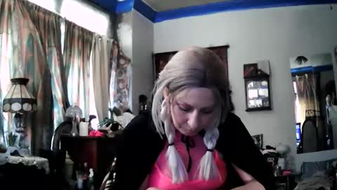 strawberrycream100 online show from 02/14/26, 06:48