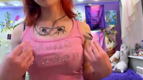 Snapshot of strawberrysmack chatting on 06/02/26, 03:58 Rose online show from 06/02/26, 03:58