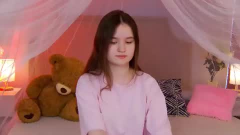 Snapshot of strawbunnybite chatting on 06/28/26, 02:45 Bunny online show from 06/28/26, 02:45