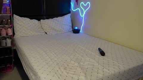 QUEEN online show from 12/09/24, 04:56