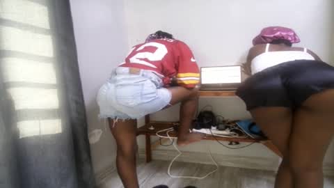 streetlioness online show from 12/17/25, 01:39