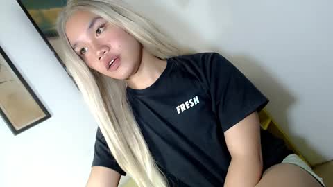 Snapshot of streetlustgirl chatting on 02/21/25, 01:22 lexie online show from 02/21/25, 01:22