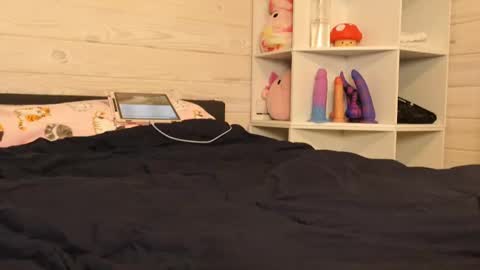 Snapshot of striphub chatting on 02/20/25, 05:01 Jade online show from 02/20/25, 05:01