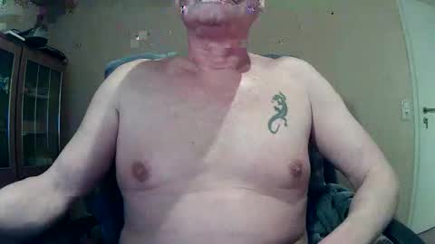 Snapshot of strohnahohn2023 chatting on 01/13/26, 07:52 Thomas online show from 01/13/26, 07:52