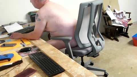 Snapshot of strokingdragon48 chatting on 04/13/26, 03:39 strokingdragon48 online show from 04/13/26, 03:39