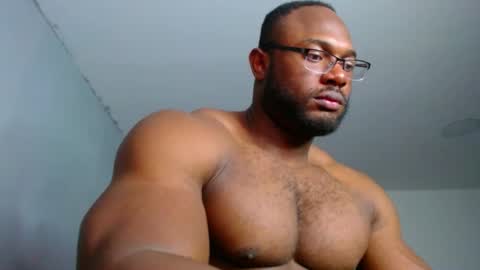 strong_george1 online show from 12/04/24, 03:26