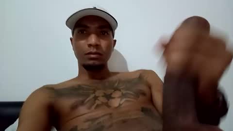 Snapshot of stronganddelicious chatting on 12/05/25, 04:32 stronganddelicious online show from 12/05/25, 04:32