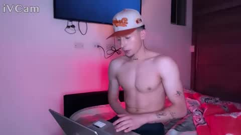 stronghardlatino online show from 09/30/25, 03:00