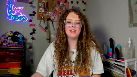 Snapshot of strwbby chatting on 07/02/26, 03:23 Strwbby online show from 07/02/26, 03:23