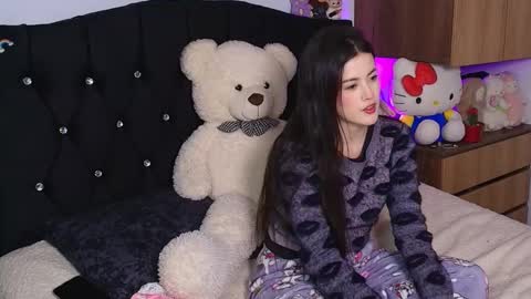 sttrawberry online show from 11/19/25, 03:06