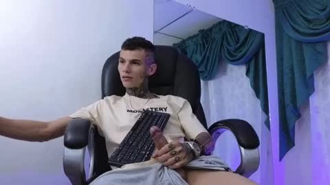 Snapshot of stuart_boy_ chatting on 01/11/25, 06:35 stuart_boy_ online show from 01/11/25, 06:35
