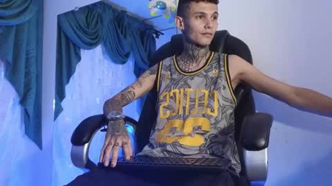 Snapshot of stuart_boy_ chatting on 02/15/25, 03:52 stuart_boy_ online show from 02/15/25, 03:52
