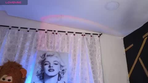 Snapshot of stuart_boy_ chatting on 03/08/25, 11:05 stuart_boy_ online show from 03/08/25, 11:05