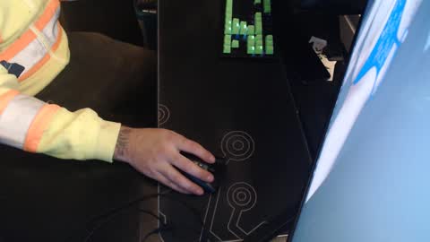 stud69861714 online show from 09/17/25, 04:25