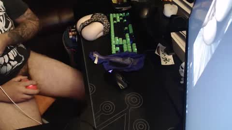 stud69861714 online show from 10/24/25, 06:43