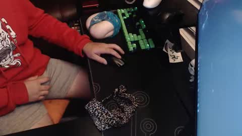 stud69861714 online show from 10/27/25, 07:34