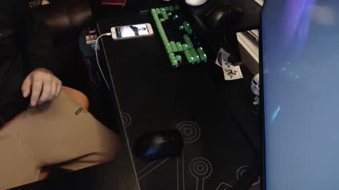 stud69861714 online show from 10/28/25, 06:50