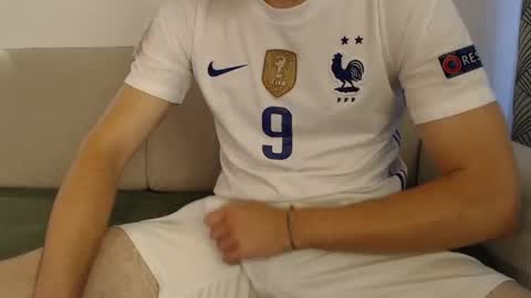 Snapshot of studfromparis chatting on 06/17/26, 11:45 Stud From Paris online show from 06/17/26, 11:45