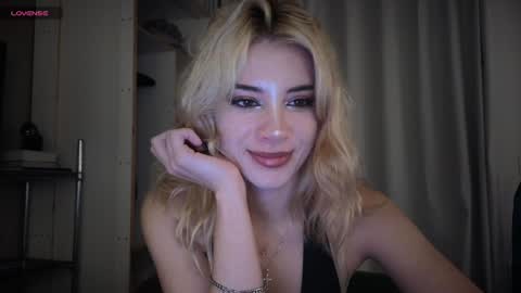 Sofa online show from 04/11/26, 08:57