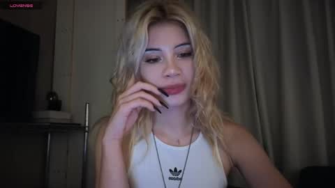 Sofa online show from 04/16/26, 12:11