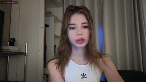 Sofa online show from 04/26/26, 11:08