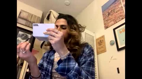 Snapshot of stxllaxcx chatting on 09/23/25, 05:10 stxllaxcx online show from 09/23/25, 05:10