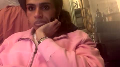 Snapshot of stxllaxcx chatting on 10/03/25, 02:19 stxllaxcx online show from 10/03/25, 02:19