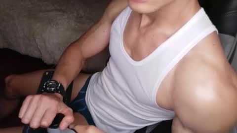stylish man online show from 04/29/26, 12:42