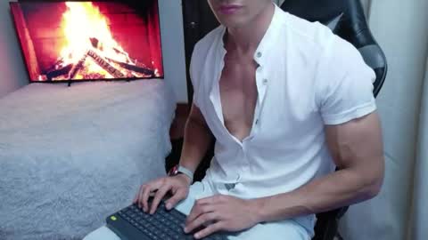 stylish man online show from 05/15/26, 08:05