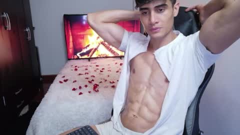 stylish man online show from 05/21/26, 10:06