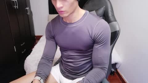stylish man online show from 05/25/26, 08:59