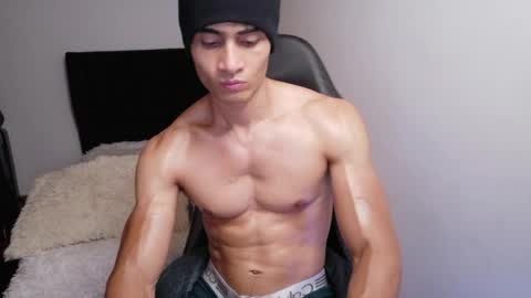 stylish man online show from 05/29/26, 12:19