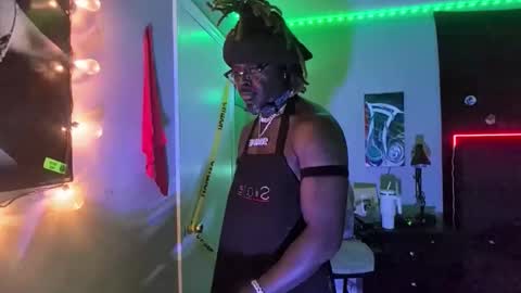 Snapshot of suavechocolatecity chatting on 11/17/25, 01:33 Hot Chocolate online show from 11/17/25, 01:33