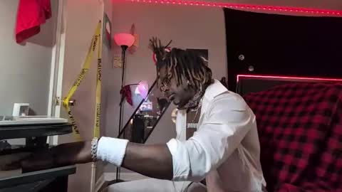 Snapshot of suavechocolatecity chatting on 02/08/26, 07:28 Hot Chocolate online show from 02/08/26, 07:28