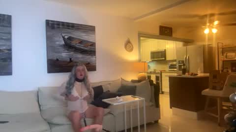 Sissy Isabella online show from 12/18/25, 08:53