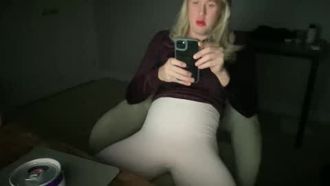 Snapshot of submiss14 chatting on 06/04/26, 06:41 Sissy Isabella online show from 06/04/26, 06:41